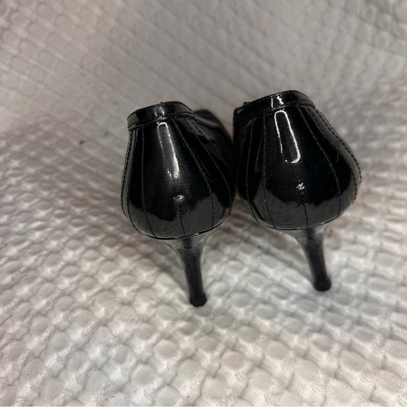 Stuart Weitzman Black Mesh & Patent Leather Peep Toe Heels | Size 8.5 - Picture 5 of 12
